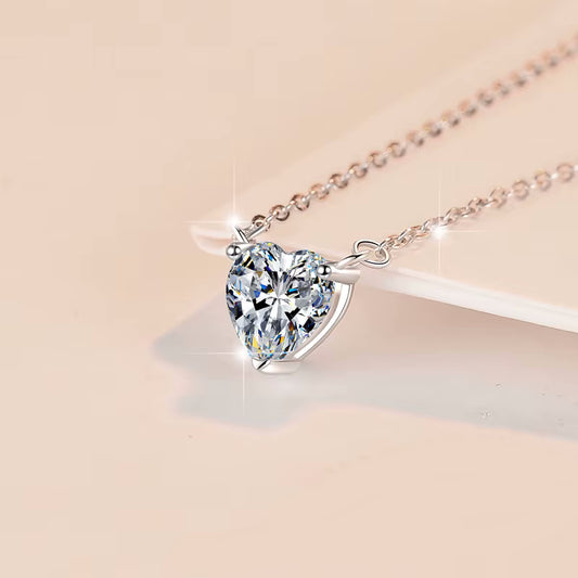 "Glanz der Liebe" – Herzkette mit 1 ct echtem Moissanit